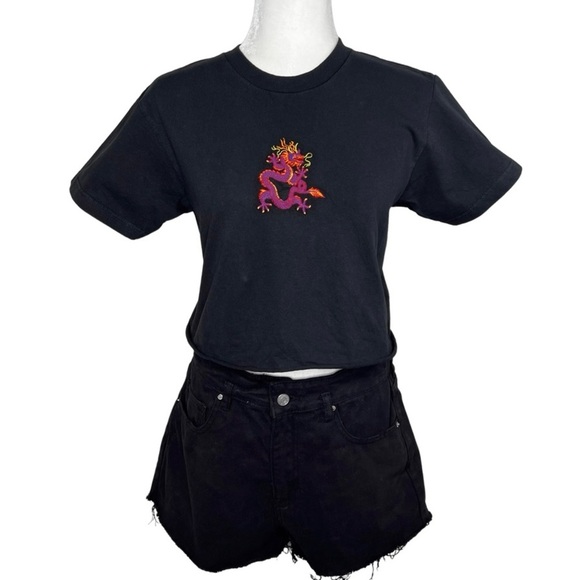 J Galt Brandy Melville Helen Dragon Embroidered Cropped Baby Tee Black One Size - Picture 1 of 10